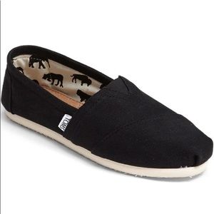 TOMS CLASSIC BLACK CANVAS SHOES